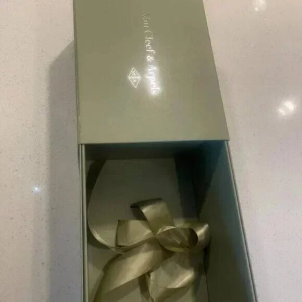 Van Cleef & Arpels - Signature Jewelry Box - Picture 4 of 4